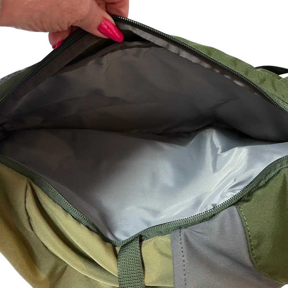 Patagonia Petrolia 28L Backpack Olive Gray Laptop Hiking Travel Daypack EUC - Picture 4 of 7